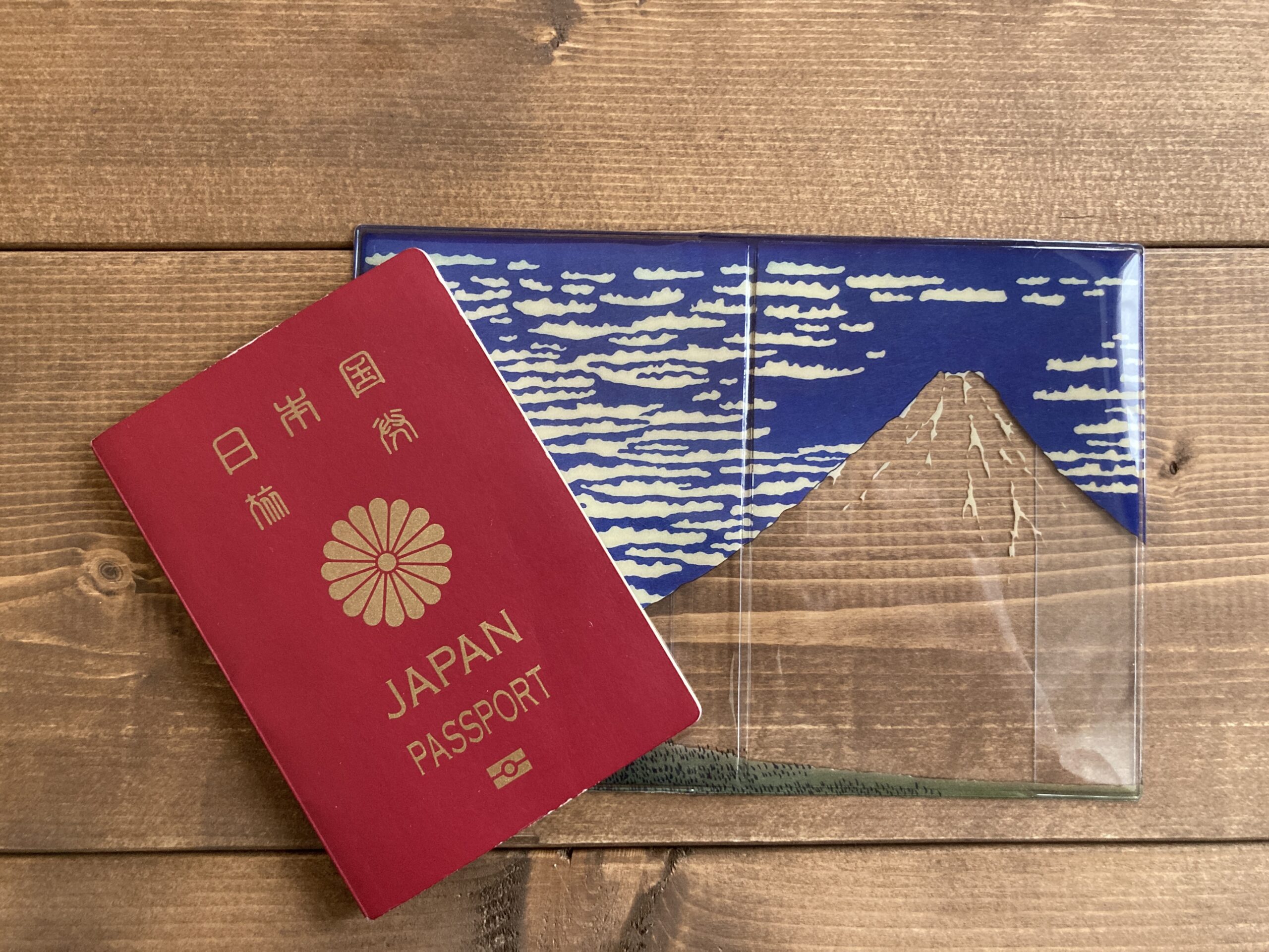 AKAFUJI】日本が誇る浮世絵『葛飾北斎』がパスポートケースに！？